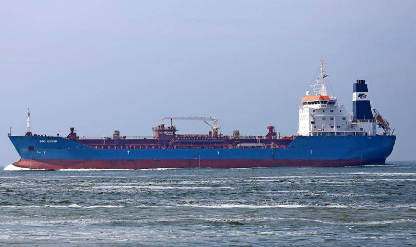 印度拒收俄罗斯原油后,多艘俄油轮在黄海排起长队,对中国赔钱清仓大甩卖?