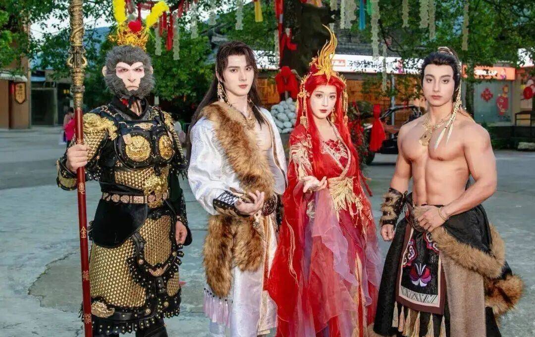 景区5万月薪招185腹肌帅哥陪滑官?相关负责人:属实,竞争激烈