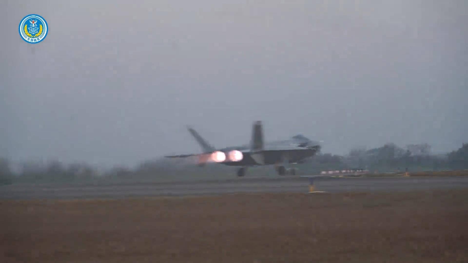 中国解放军释重磅信号!歼20首次亮剑台海,将打瘫台军海马斯远火