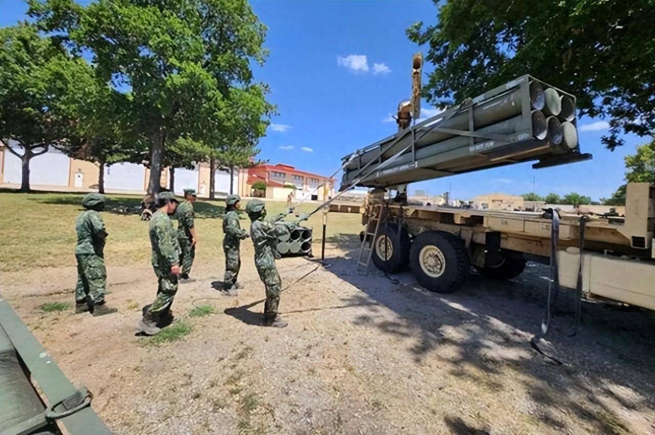 中国解放军释重磅信号!歼20首次亮剑台海,将打瘫台军海马斯远火