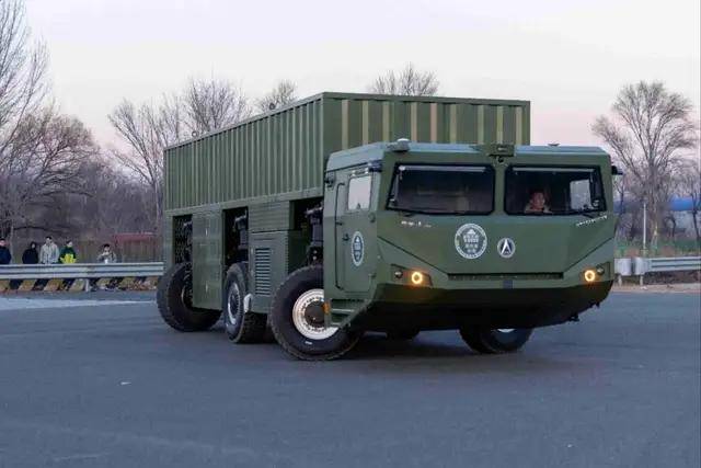 全球独一份，中国洲际导弹车为啥要“横着走”？这里面真有大讲究