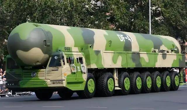 全球独一份,中国洲际导弹车为啥要“横着走”?这里面真有大讲究