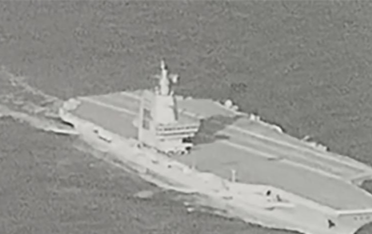 对峙升级,台军公布F16V“锁定”歼16画面,距开火只剩一个按钮?