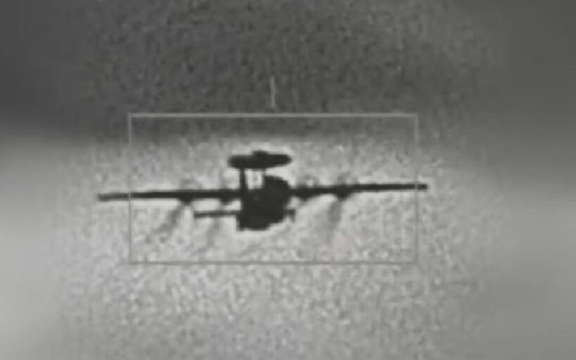 对峙升级,台军公布F16V“锁定”歼16画面,距开火只剩一个按钮?