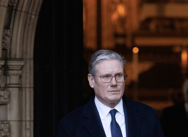 英国首相斯塔默回应美国袭击委内瑞拉:我想和特朗普谈谈