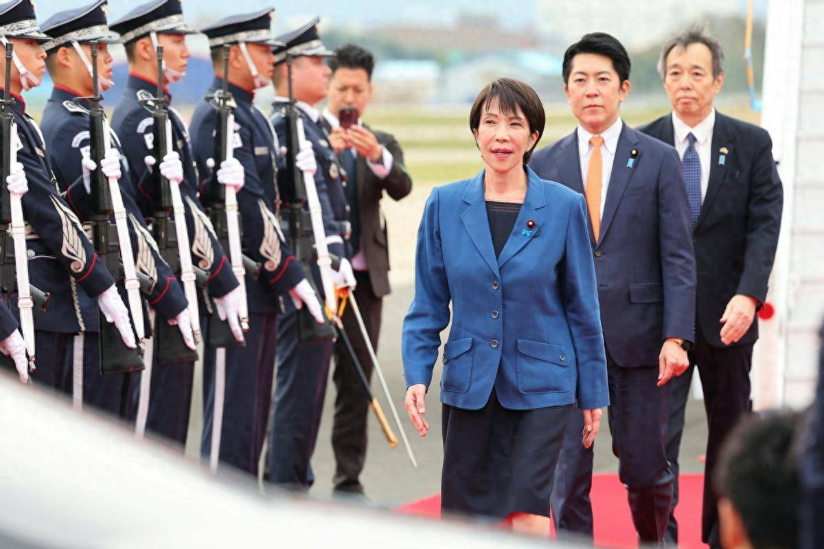 中方禁令刚落下，不到24小时，高市早苗要求撤回制裁，这次真被打到“痛处”了！