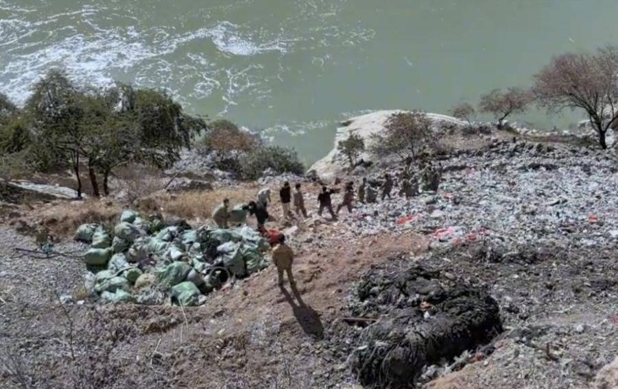 网友曝木里金沙江边被倾倒大量垃圾 官方回应:已全部清理完毕,主要为生活垃圾