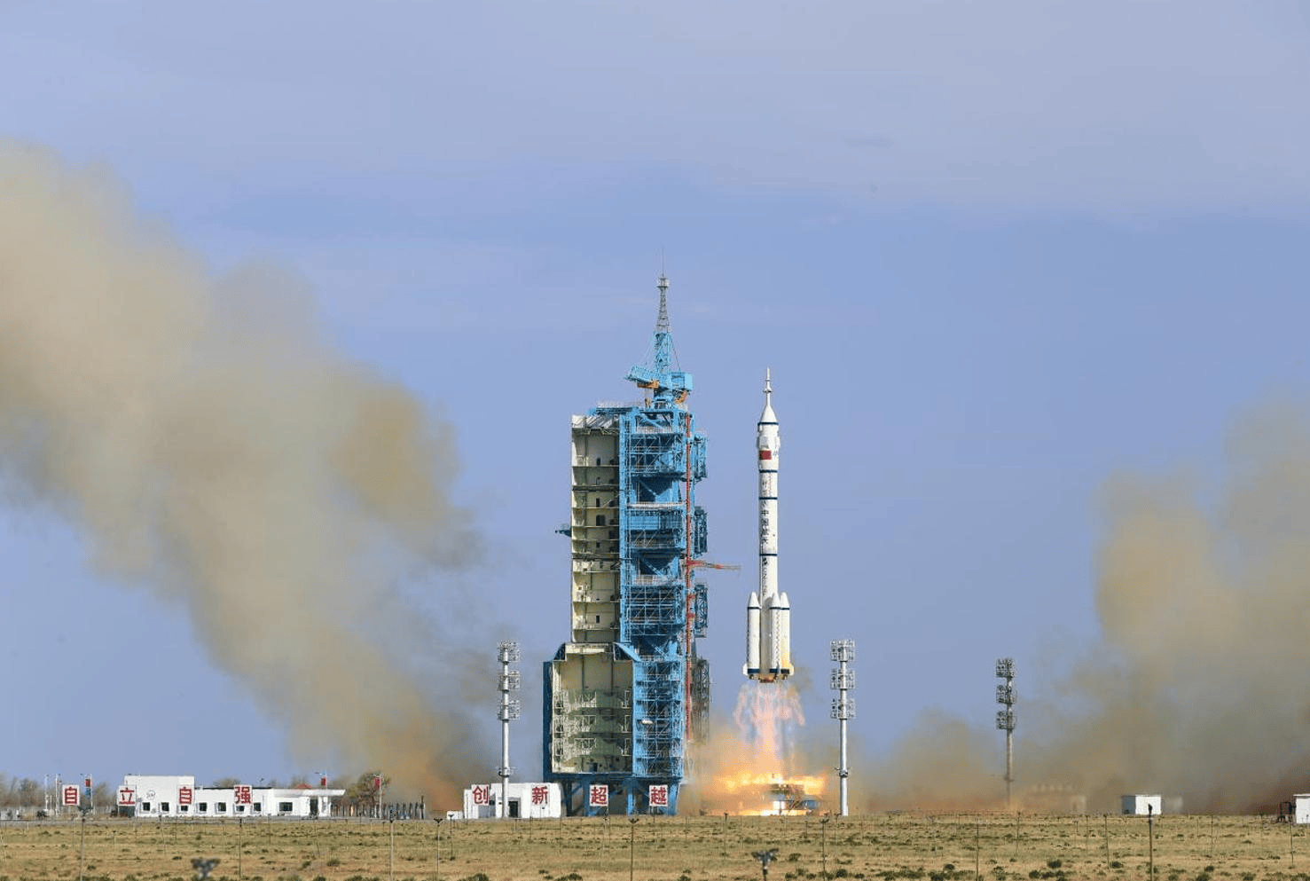 马斯克凭几千颗卫星肆意妄为，中方要弄几十万颗上去，给他立立规矩