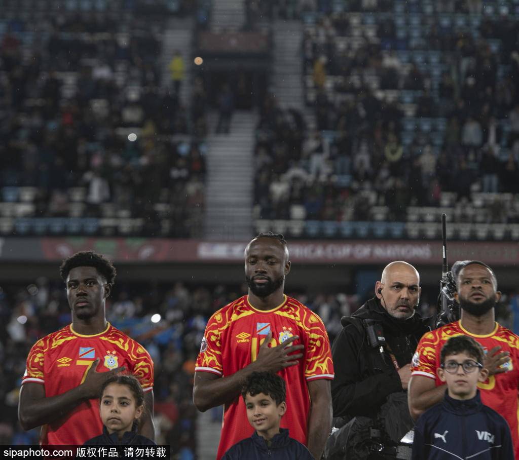 国足U23夺亚军颁奖！拜合拉木笑开花，2将摘下奖牌，李昊低头！