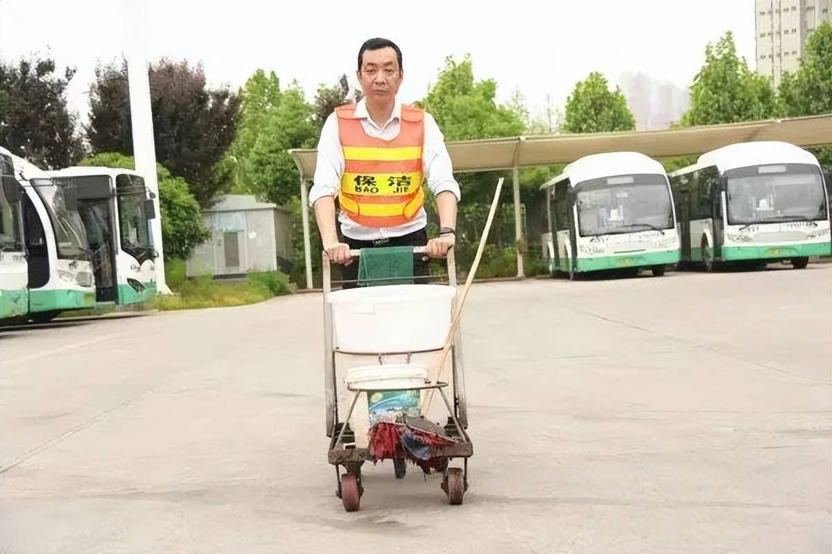 武汉男子坚持16年不熬夜不喝酒，原因让人没想到……