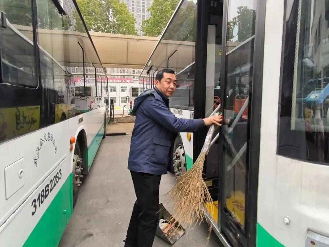 武汉男子坚持16年不熬夜不喝酒，原因让人没想到……