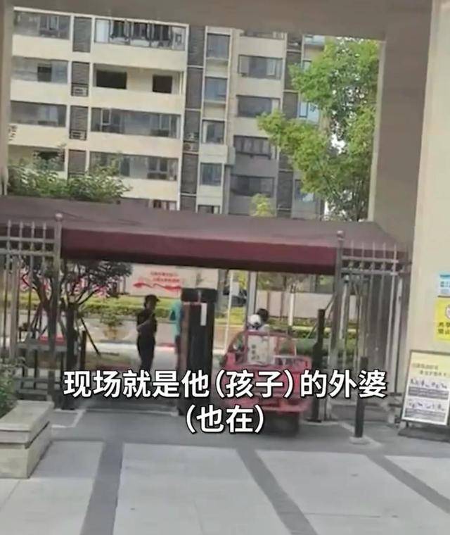 武汉3岁男童小区内遭72岁送水老人三轮车撞倒身亡,街道回应