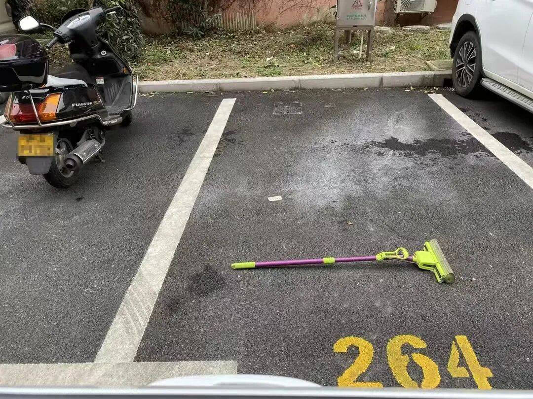 事发上海一山姆超市!两女子1个举动致停车场拥堵引发围观!商场回应