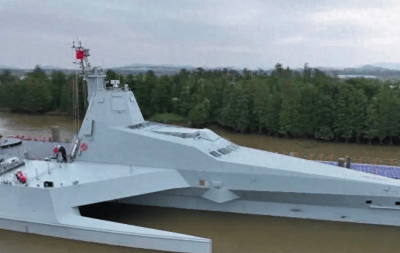 中国“微型小航母”亮相，乌克兰媒发现不对劲：在做全面战争准备