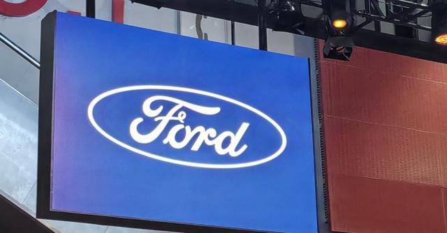 巨亏82亿美元，全球销量被比亚迪超越，福特2025年到底经历了什么？