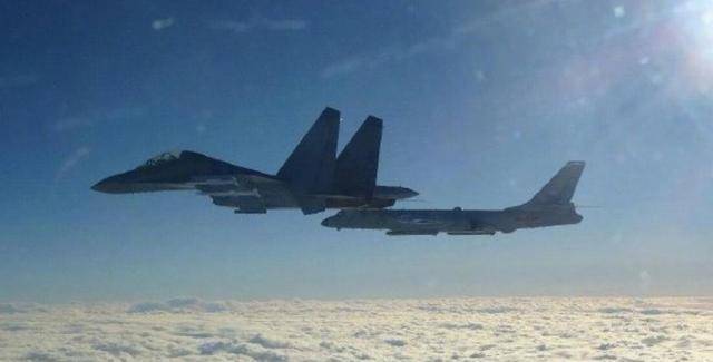 台海再现激烈对峙，歼16三连击重创台独气焰，台军已被枪口顶住