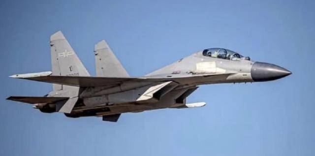 台海再现激烈对峙,歼16三连击重创台独气焰,台军已被枪口顶住