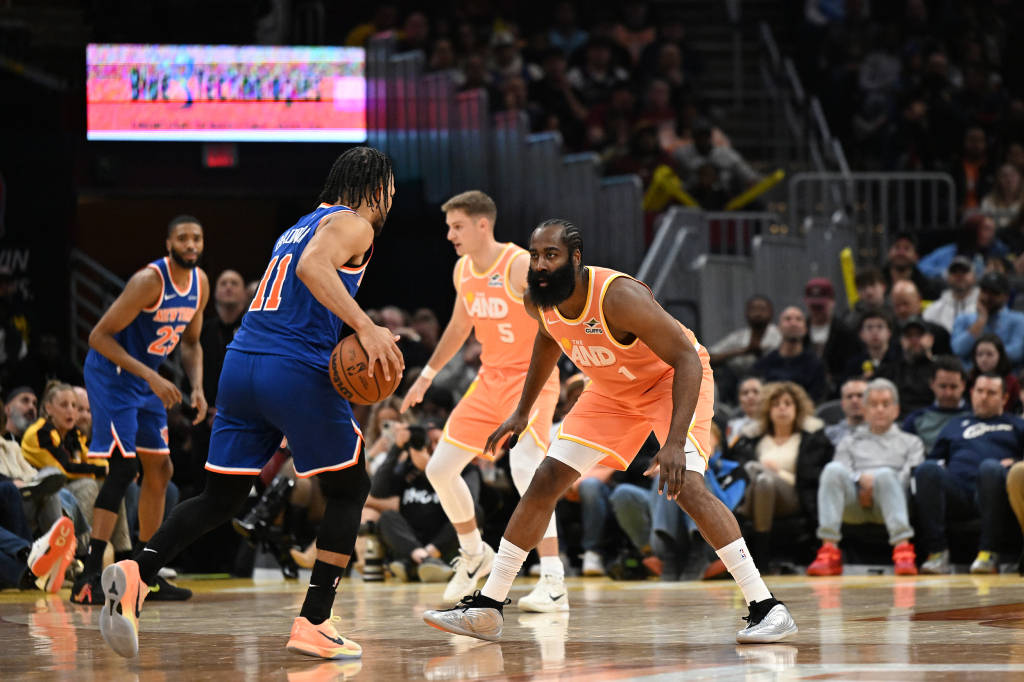 NBA｜克尼佩尔创最快200记三分，哈登又添“最老纪录”