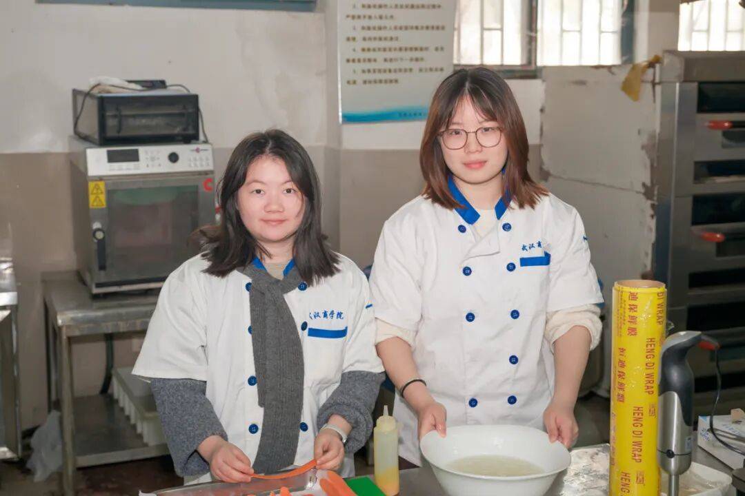 4个馒头卖了3万元！武汉大学生研发“养生馒头”引关注