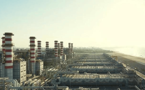 “灭国大轰炸”已开始:炸海水淡化厂,炸油库,伊朗进入艰难时刻