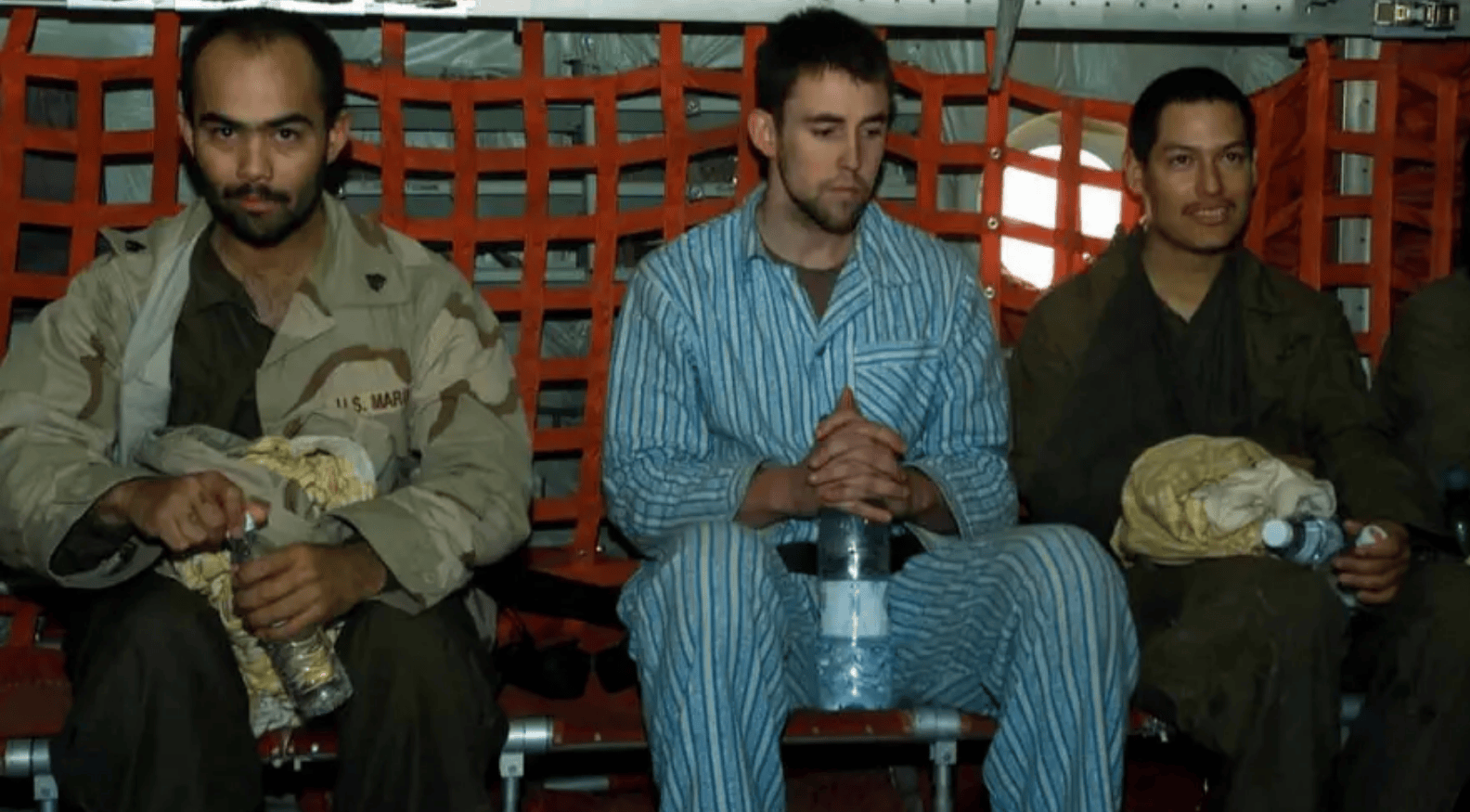 美国前被俘飞行员回忆：躲在灌溉渠中仍被抓，战机被击落处境在训练中不可能复制