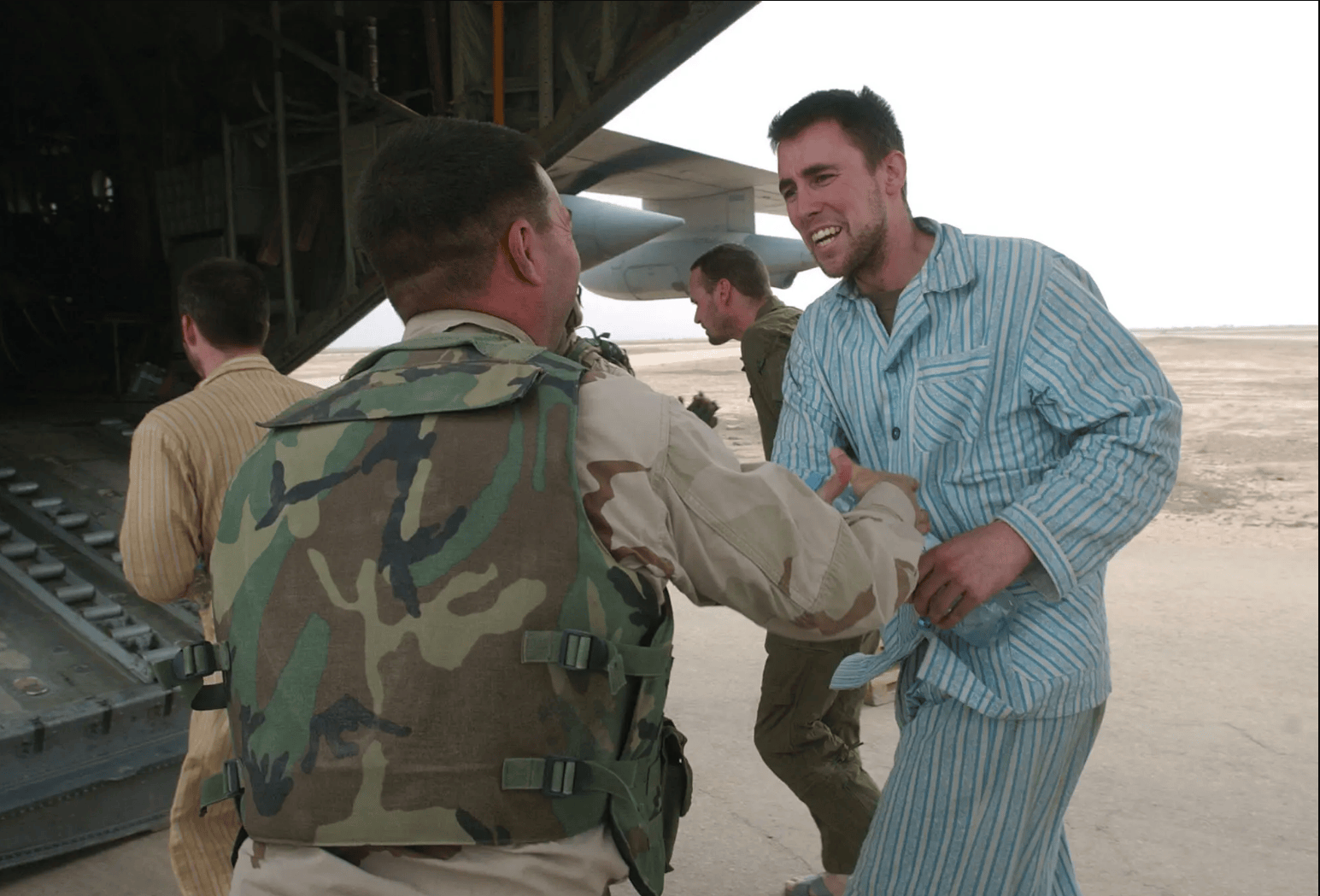 美国前被俘飞行员回忆：躲在灌溉渠中仍被抓，战机被击落处境在训练中不可能复制