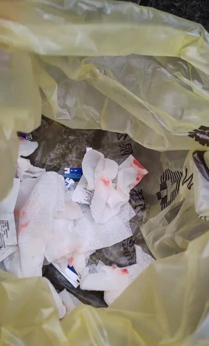 杭州一诊所用一个针头给15人采血，居民担心传染疾病，诊所负责人：已开除涉事员工，并带采血居民体检打疫苗