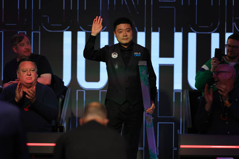 不敌后辈赵心童无缘世锦赛八强，丁俊晖的“台球青春”尚未到终章