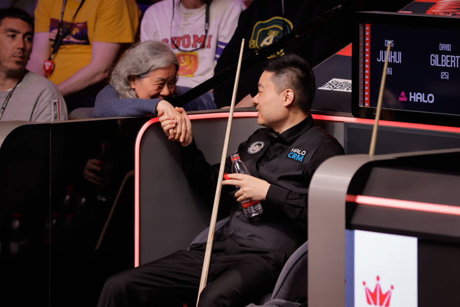 不敌后辈赵心童无缘世锦赛八强，丁俊晖的“台球青春”尚未到终章