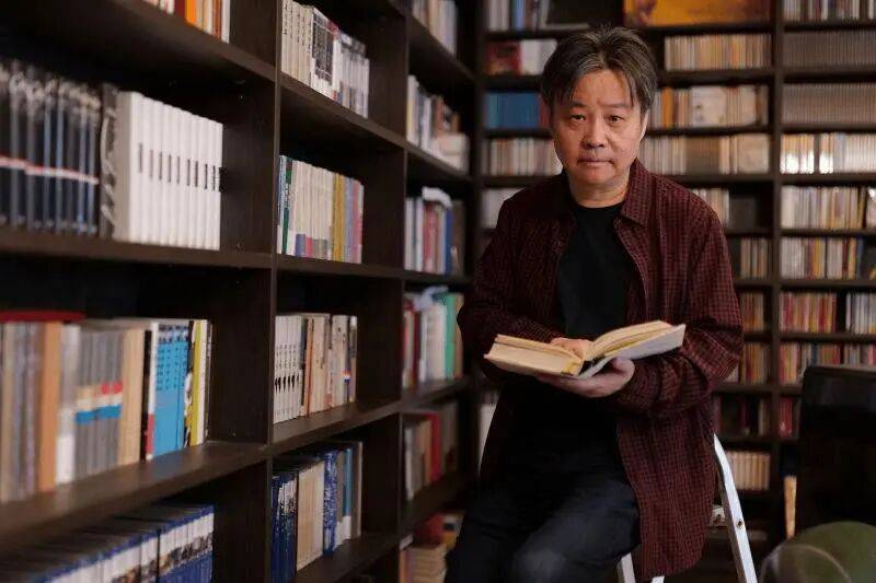 余华：辅导儿子语文后考试不及格；网友：就像歪果仁英语考试不及格一样