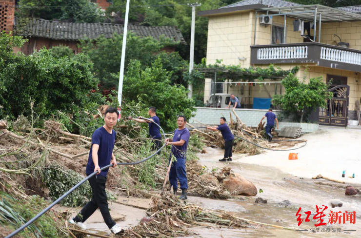凌晨2点打电话叫醒村民的“谢会计”遇难，妻子弟弟仍失联