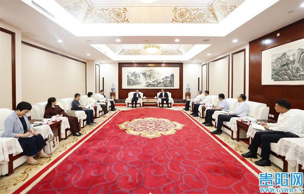 胡忠雄在太原与山西省委常委、太原市委书记林红玉举行座谈