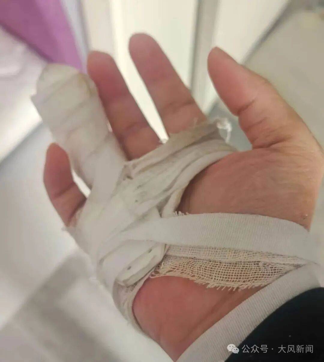 住建局职工称因拒绝“虚假回复”遭上级殴打？目击者：曾被要求作伪证，涉事单位称其在工作期间玩手游引冲突