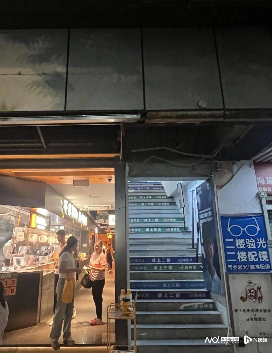 广州突发:知名潮汕牛肉火锅店招牌掉落,砸中女店员!品牌回应