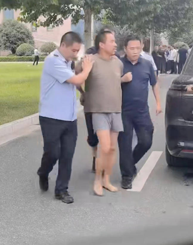 逃亡十日,河南西平县犯罪嫌疑人夏某钢被抓获 曾有人造谣被行政处罚