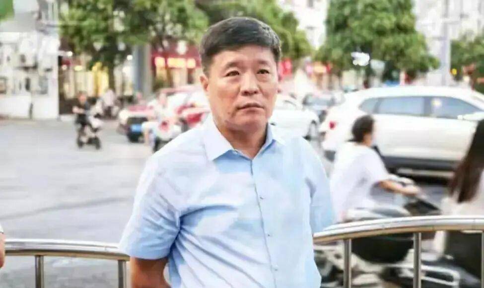 河南省许昌市委原书记史根治,被确认开除党籍;22岁当镇长,曾罕见“路边接访”;长期任职河南,曾任周口市副市长、商丘市常务副市长等职