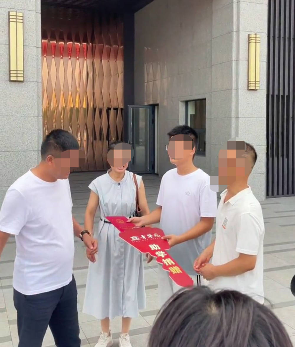 山西介休一学霸697分考入清华,当地开发商奖励青华苑小区两居室一套