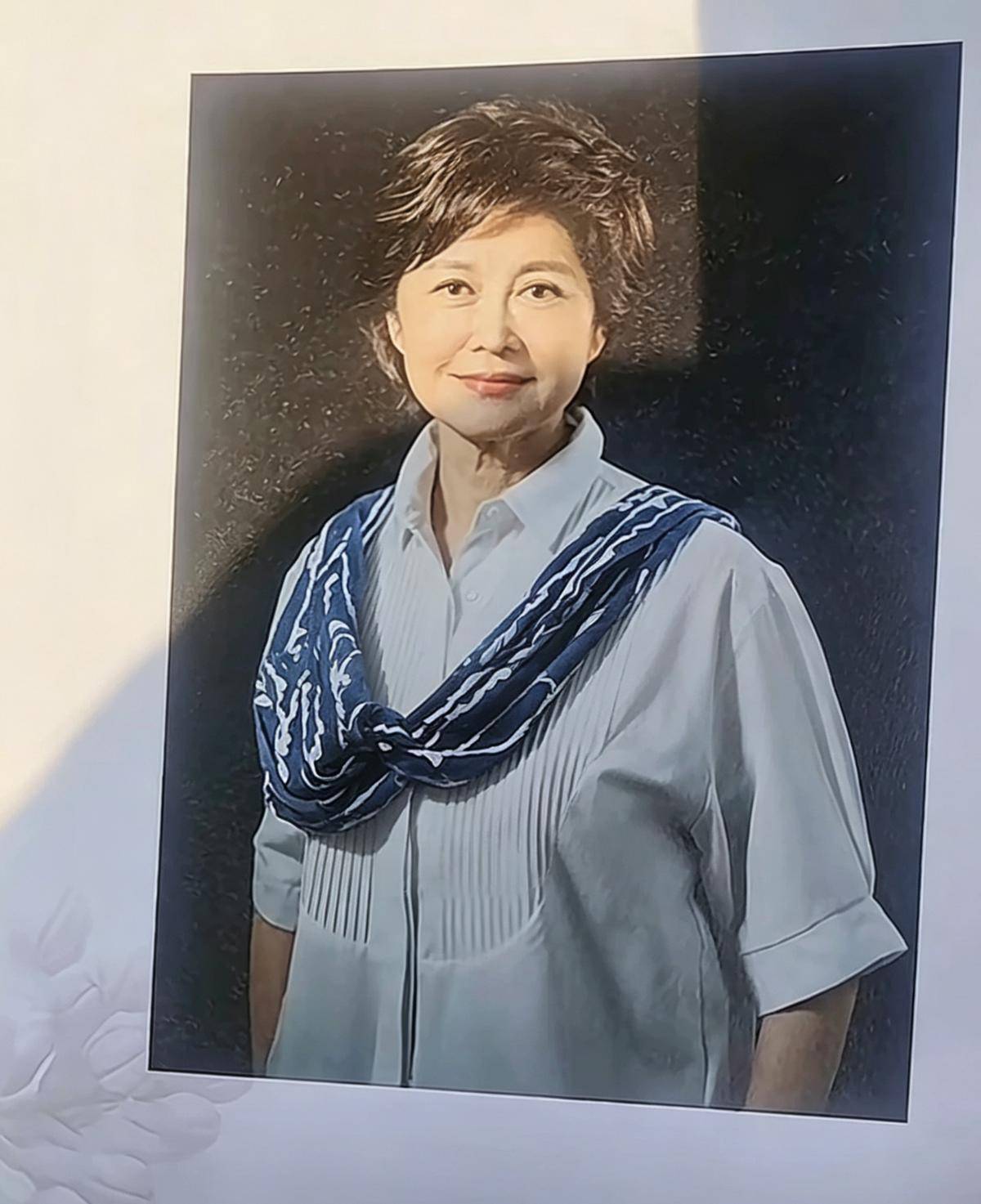 敬一丹告别仪式在北京八宝山举行:东方时空栏目组敬献花圈,“金龟子”王宁夫妇现场送别