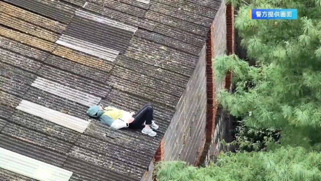 凌晨5点,昆明一废弃仓库内84人被抓