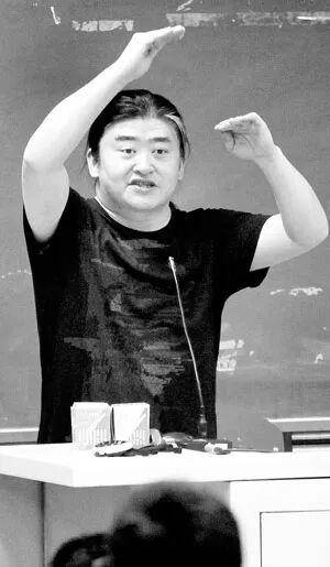“刘欢退休仍是副教授”引热议,前校长:他对自己的定位首先是老师而不是歌手