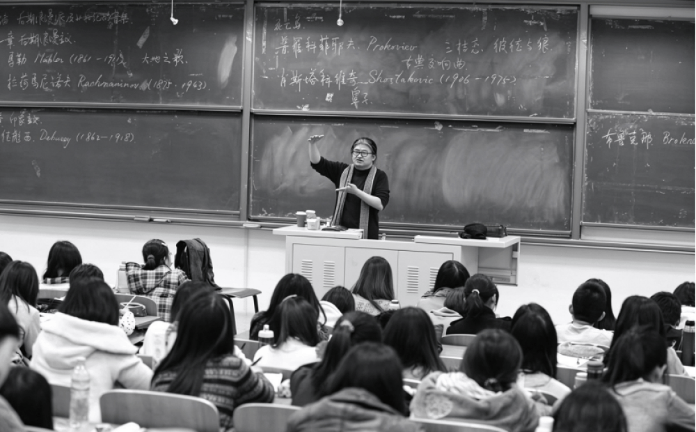 “刘欢退休仍是副教授”引热议,前校长:他对自己的定位首先是老师而不是歌手
