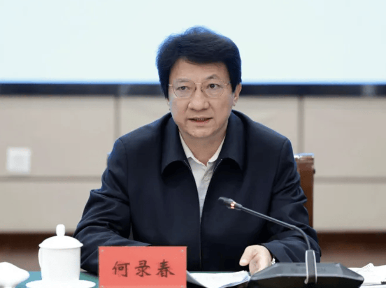 何录春任西藏自治区政协党组书记