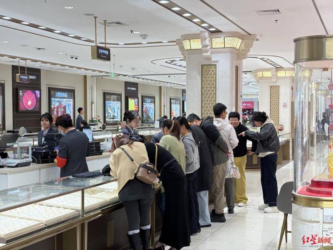 黄金价格“打七折”,探访“中国黄金第一家”:投资金价降至每克860元左右