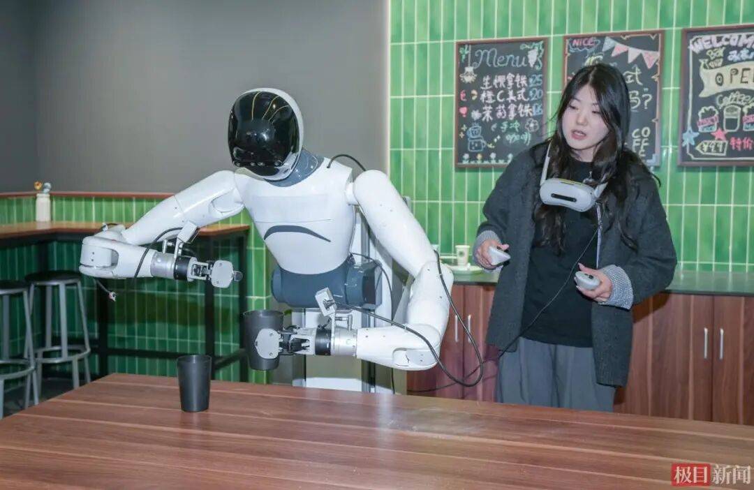 00后女生在武汉一口气租30套房,每套只住一周,中介怀疑她是骗子,真相让人意外:带50多人教机器人做家务、练技能,租房给机器人“练手”